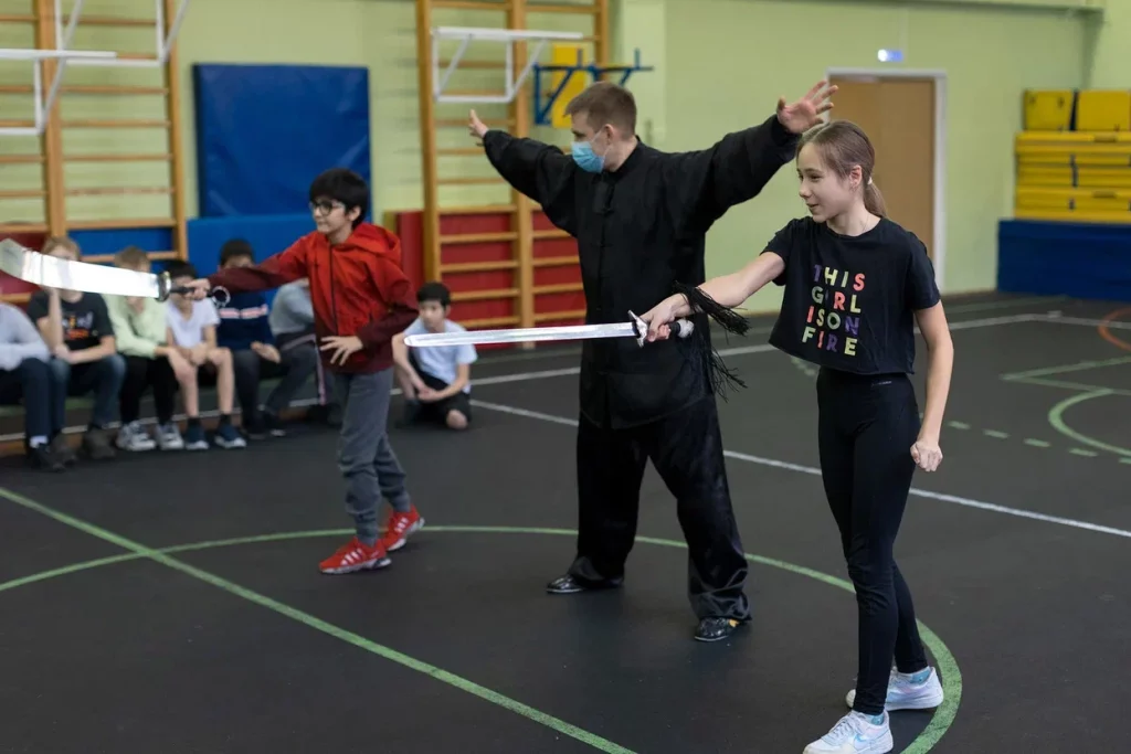Обучили азам кунг-фу: в московской школе прошел «Урок с чемпионом»