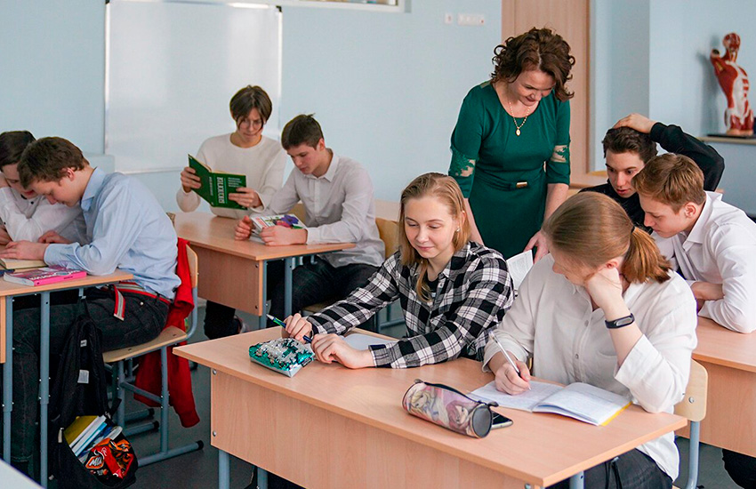 Большинство школьников выбрали обществознание, английский и информатику для сдачи ЕГЭ в 2022 году