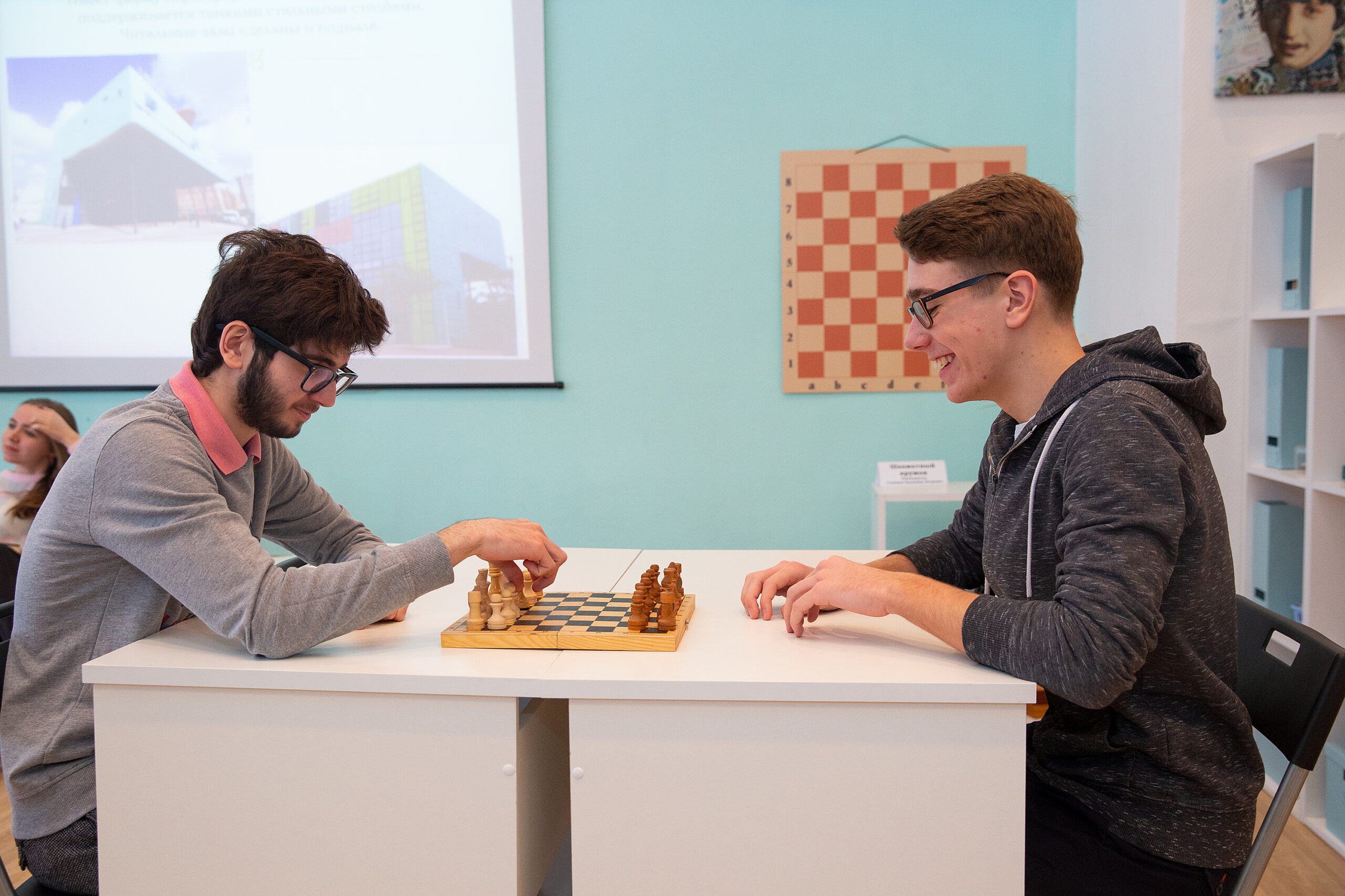 Школьников столицы приглашают поучаствовать в турнирах по шашкам и шахматам