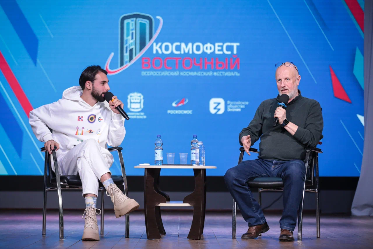 Дмитрий «Гоблин» Пучков поделился опытом с участниками молодежной просветительской эстафеты «Знание. Космос» на космодроме Восточный