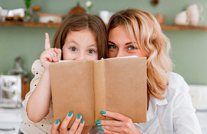 Книги для мам и про мам: топ-5 произведений ко Дню матери для внеклассного чтения