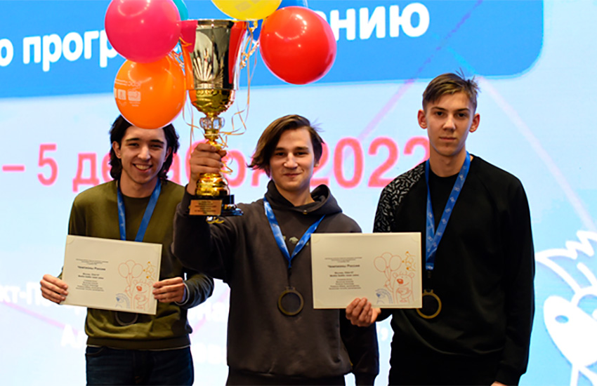 Московские школьники получили золото Всероссийской командной олимпиады по программированию