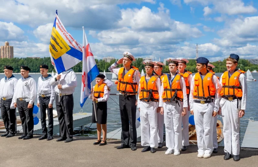 Московские школьники посетили торжественное открытие навигации в Морском центре имени Петра Великого