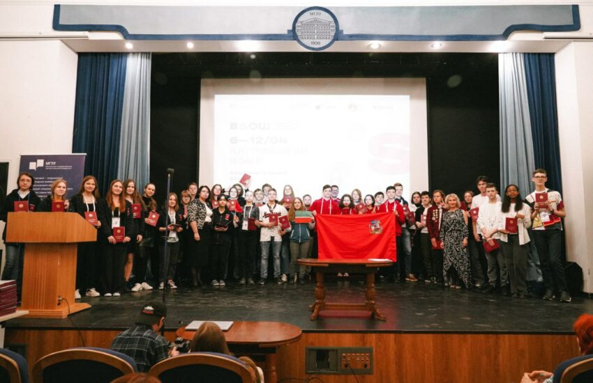 Москвичи завоевали 63 диплома в финале Всероссийской олимпиады школьников по английскому языку