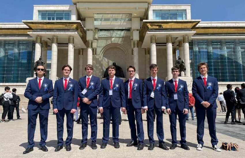Восемь золотых медалей завоевали российские школьники на Азиатской олимпиаде по физике