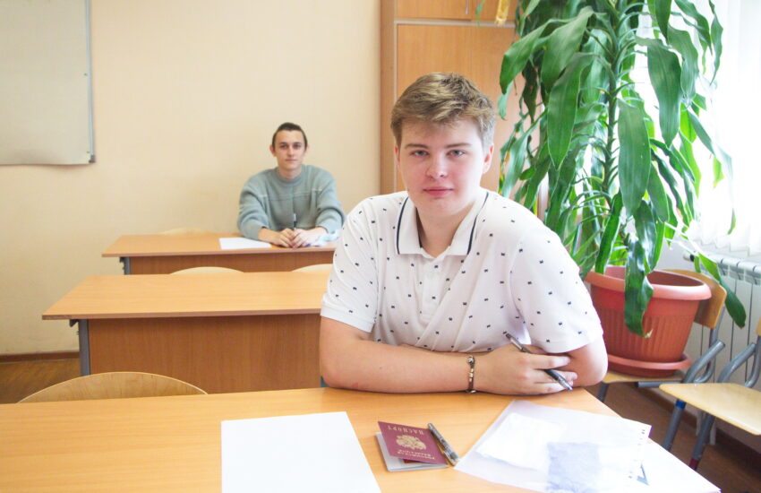 Более 24 тысяч девятиклассников сдают экзамен по иностранному языку в Москве