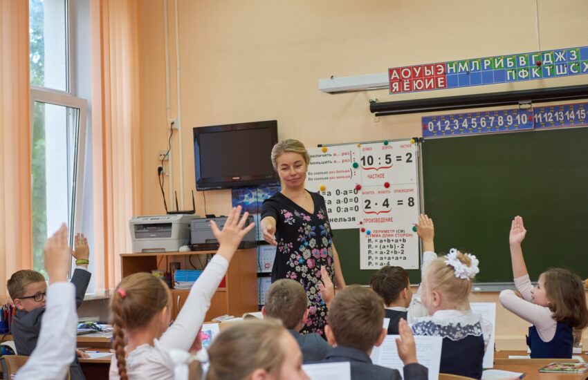 В Москве и Туле стартуют финалы Всероссийских конкурсов «Первый учитель» и «Мастер года»