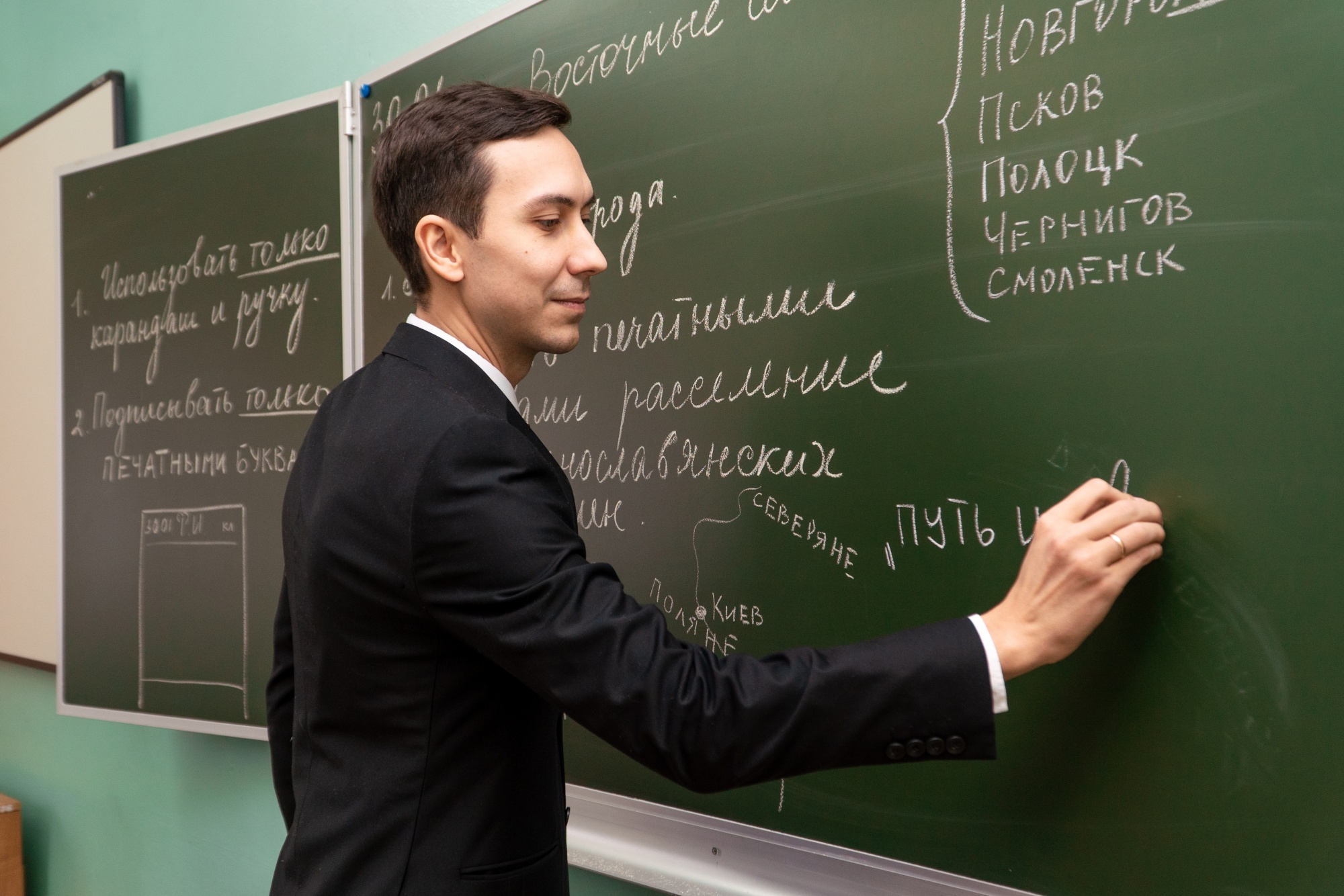 В Год педагога и наставника 1 250 лучших учителей России удостоены премии за достижения в педагогической деятельности