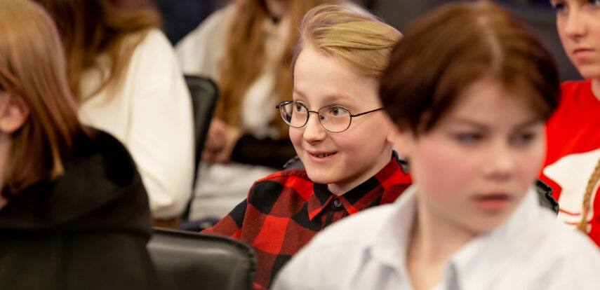 Столичные школьники на онлайн-медиафоруме встретились с известным радиоведущим