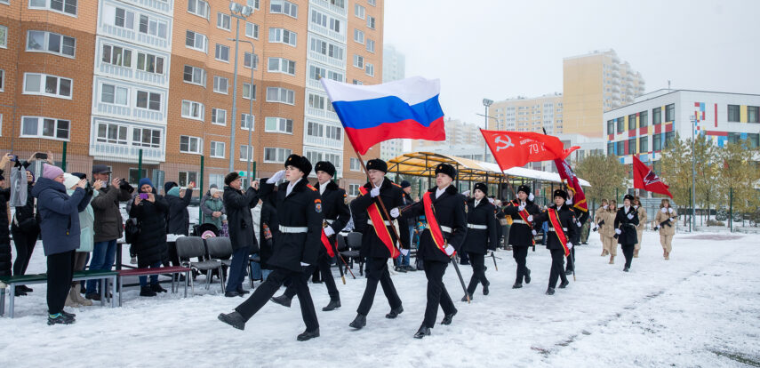 Более 12 тысяч столичных школьников стали участниками мероприятий, посвященных военному Параду 7 ноября 1941 года