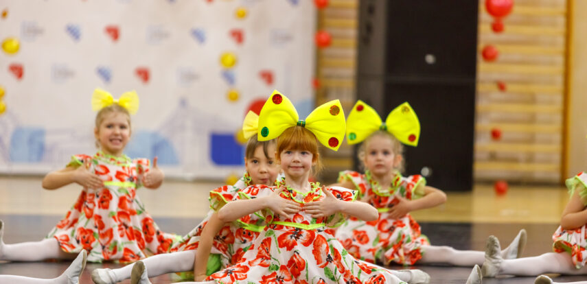 Чирлидинг, фитнес-аэробика и танцы: спортивный фестиваль объединил более двух тысяч столичных учащихся