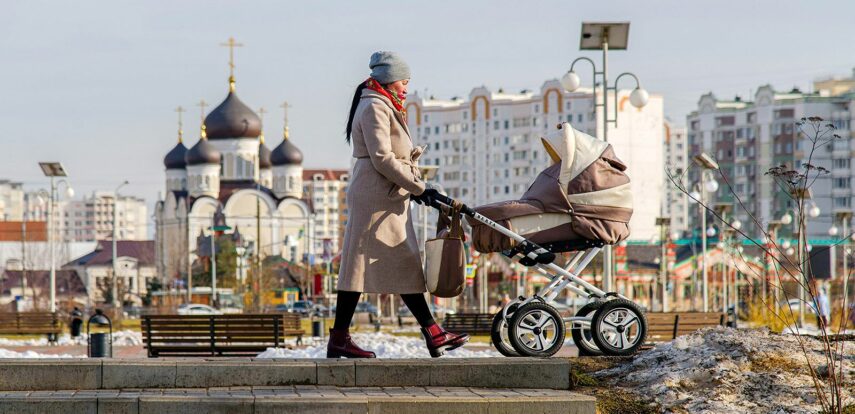 Быть мамой в мегаполисе: как город делает материнство счастливее