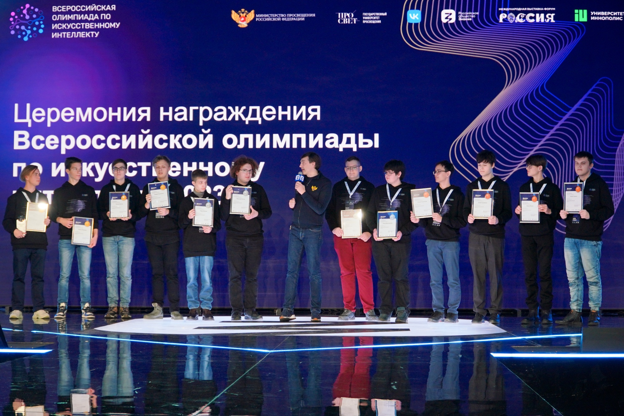 Сергей Кравцов наградил победителей Всероссийской олимпиады по искусственному интеллекту