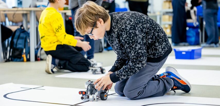Московских школьников приглашают на олимпиаду по робототехнике
