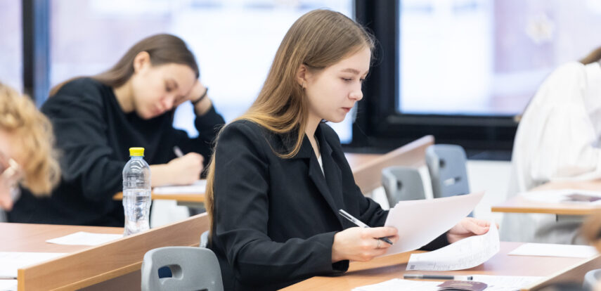 Более 109 тысяч девятиклассников приняли участие в итоговом собеседовании по русскому языку в Москве