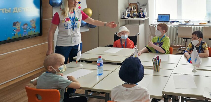 Уроки с заботой: госпитальные педагоги — о занятиях с маленькими пациентами и внеклассной работе