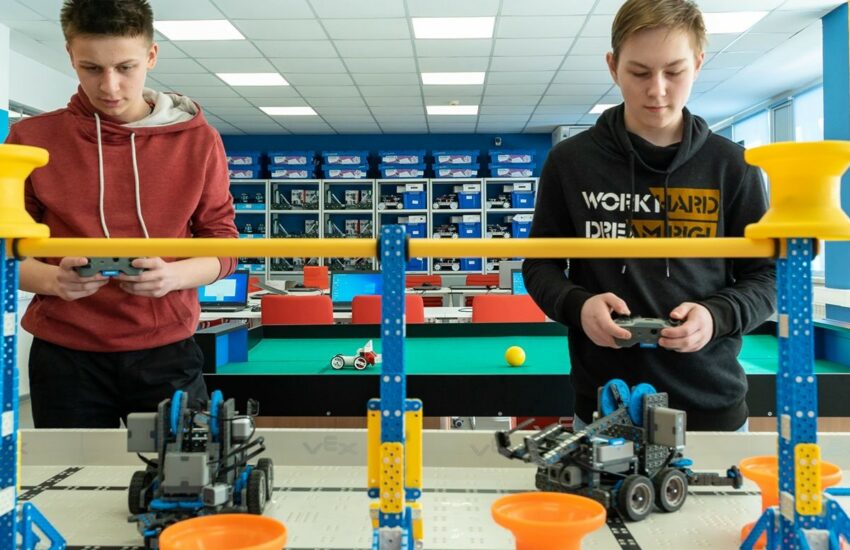 В Москве объявили победителей городской олимпиады по робототехнике среди школьников