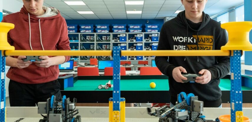 В Москве объявили победителей городской олимпиады по робототехнике среди школьников