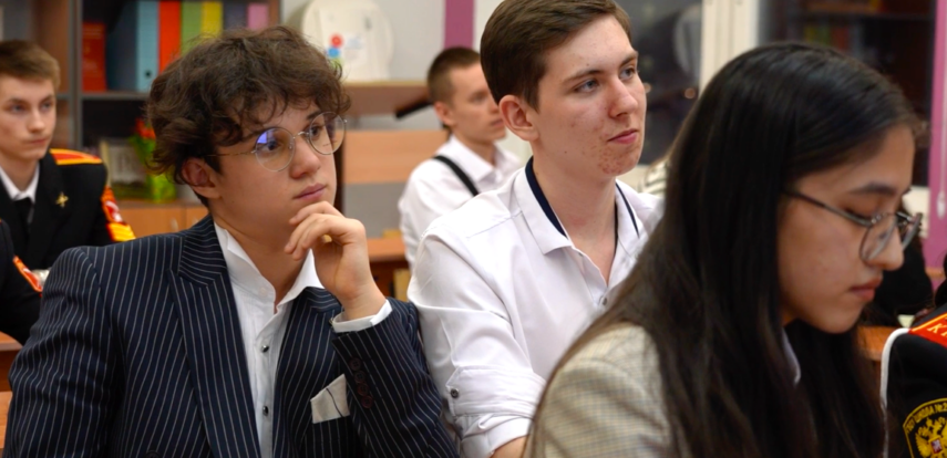 Определить время по йодным часам и создать грозу в пробирке: как в Москве прошел Олимпиадный праздник