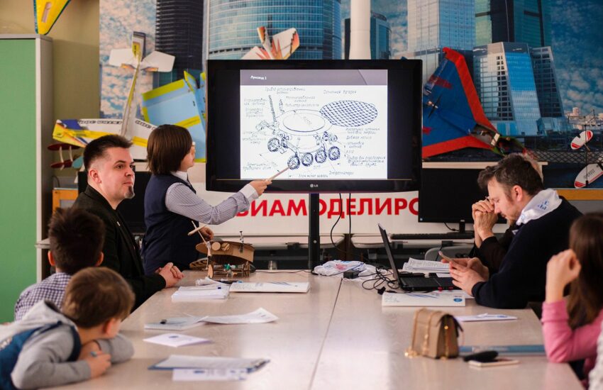 Метеориты под микроскопом и устройство парашюта: как пройдет фестиваль «Первые в космосе» в Московском дворце пионеров