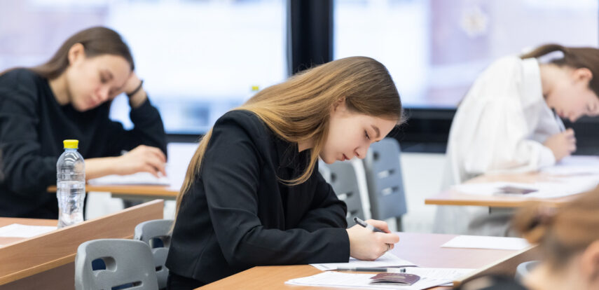 Более 110 тысяч московских девятиклассников зарегистрировались на ОГЭ