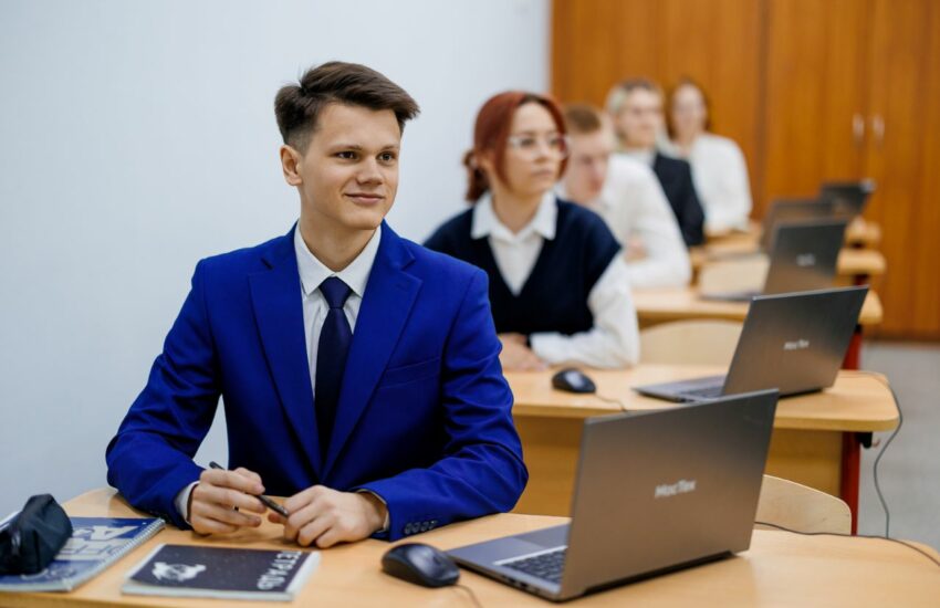 Более 4,5 тысячи московских школьников написали демонстрационный экзамен