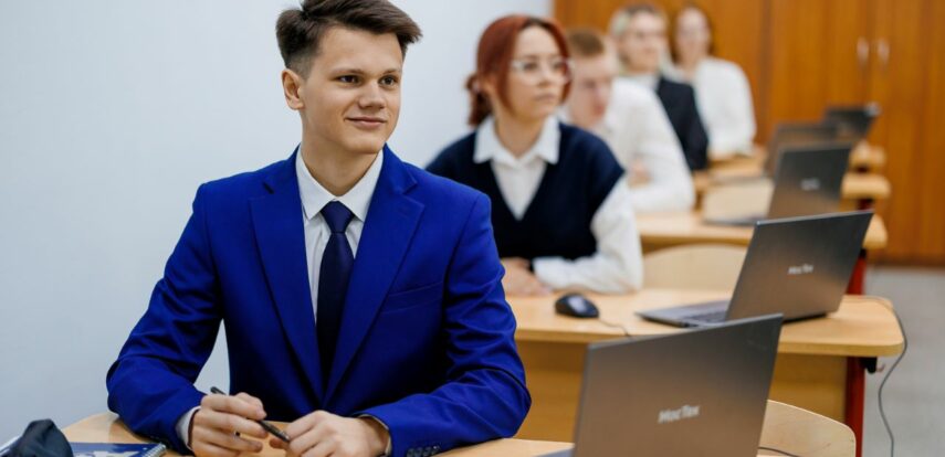 Более 4,5 тысячи московских школьников написали демонстрационный экзамен
