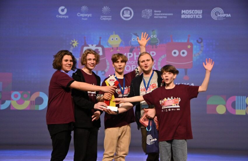 Мобильные роботы, 3D-печать и лазерная резка: столичные школьники получили награды на Турнире технологических сборных
