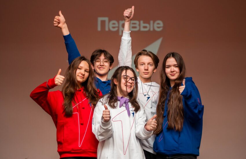 Наставники, активисты и атмосфера лагеря: выездные программы «Движения первых» для московских школьников и студентов