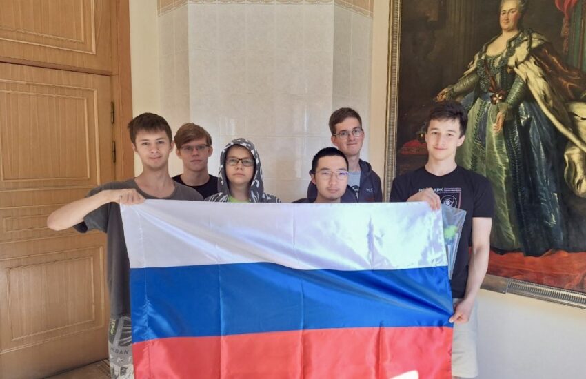 Четыре золотые медали и две серебряные завоевали российские школьники на Международной математической олимпиаде