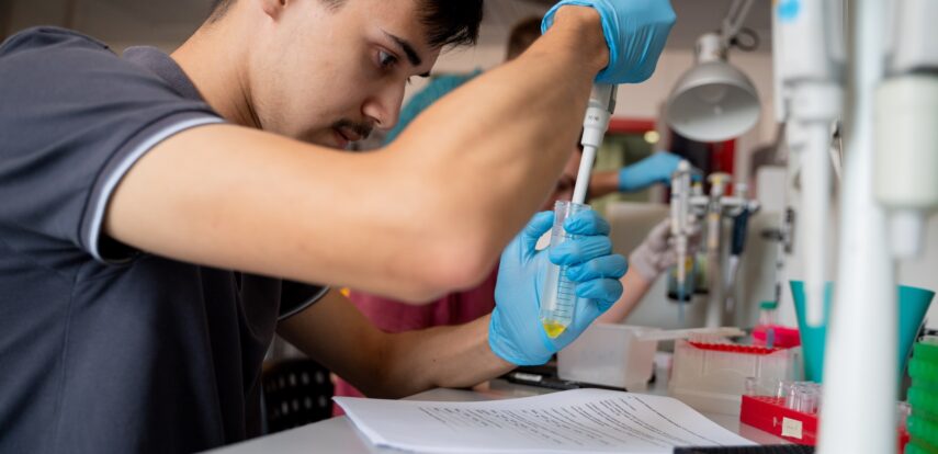 Четыре школьника представят Россию на Международной биологической олимпиаде