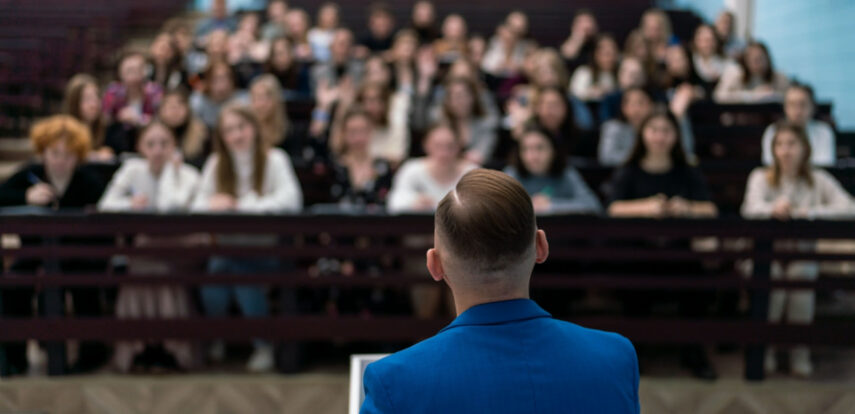 В подведомственных Минпросвещения России педагогических вузах на бюджетной основе обучаются 70% студентов