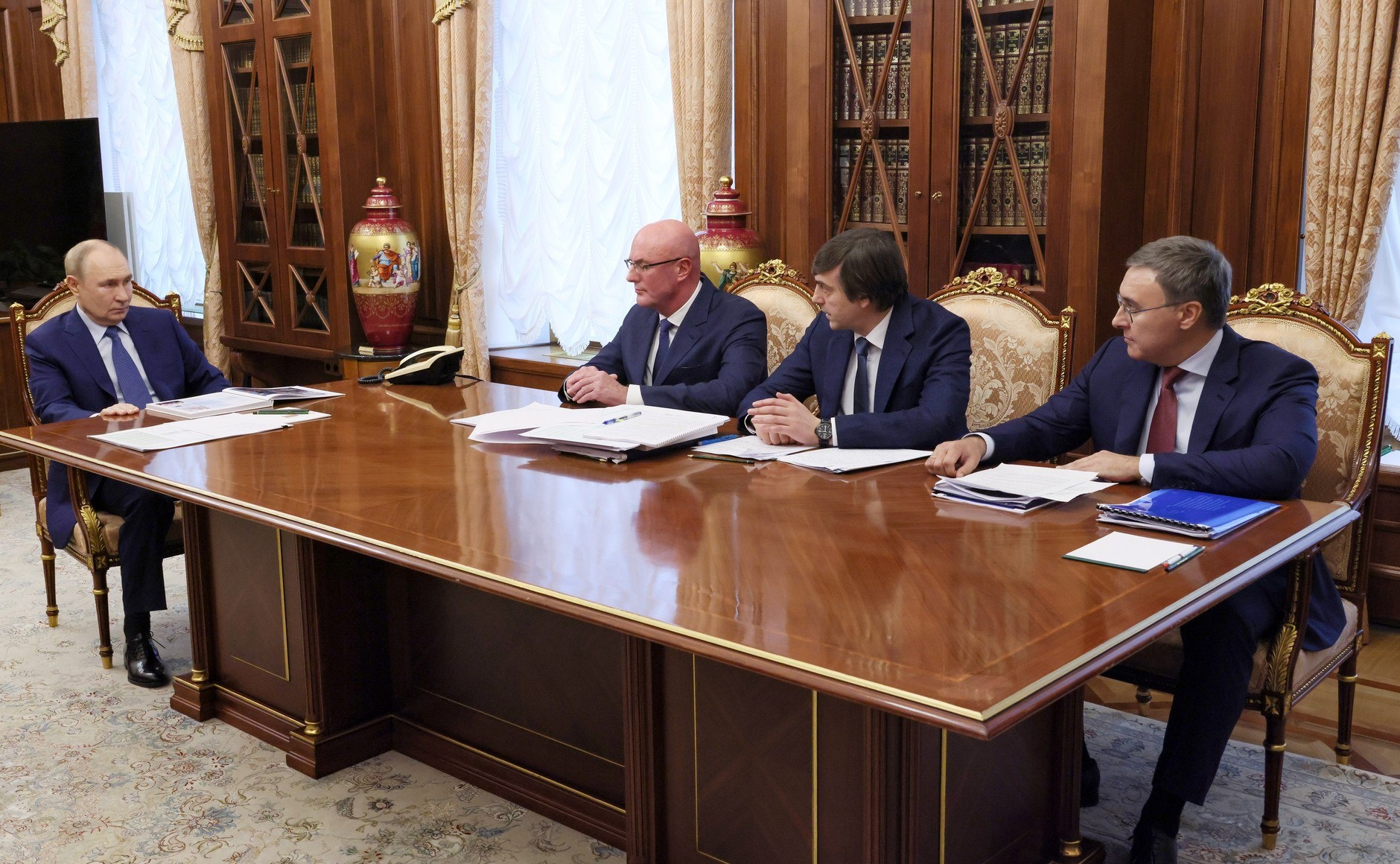 Глава Минпросвещения Сергей Кравцов доложил Президенту об итогах проведения ОГЭ и ЕГЭ