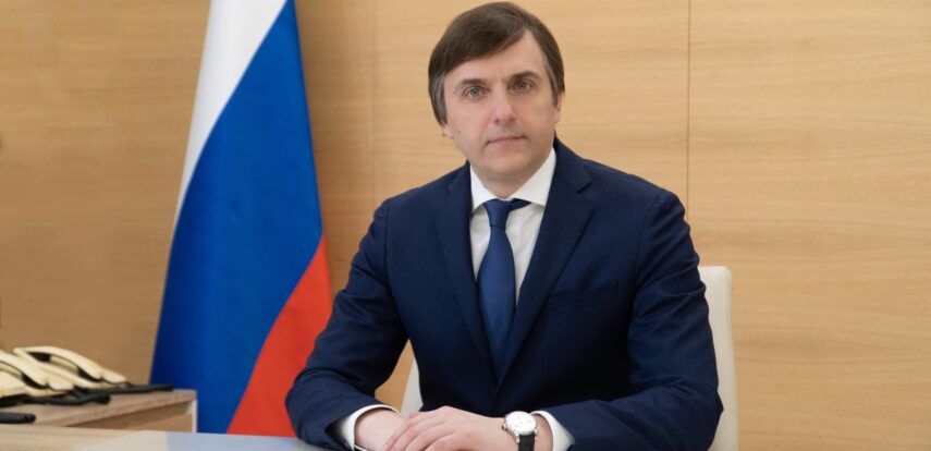 Министр просвещения запустил прямую линию связи с педагогами в национальном мессенджере