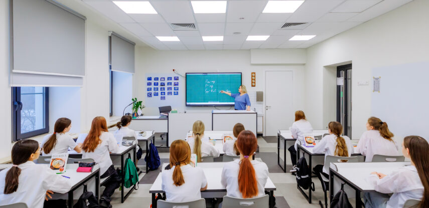 Изменения в нагрузке на учителей и школьников, особые требования к домашним заданиям и планированию уроков, пилотный проект по выставлению оценок за поведение и многое другое