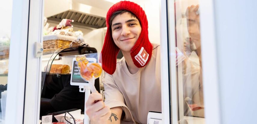 Рождественская ярмарка открылась на Воробьевых горах в рамках проекта «Зима в Москве»