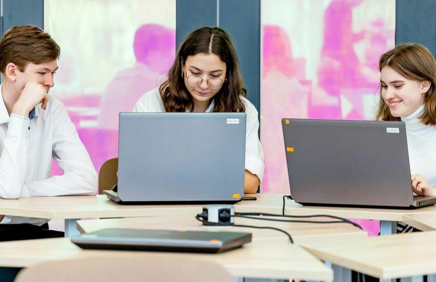 Елка, мандарин и оливье: в «Московской электронной школе» появились тематические подарки к Новому году