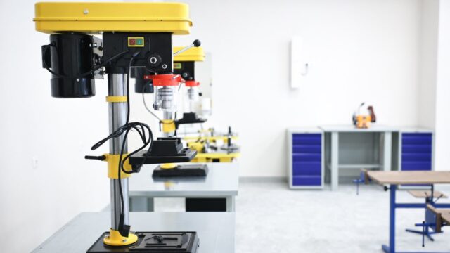 Сергей Кравцов: Новейшим оборудованием оснащены кабинеты ОБЗР и труда в 23 297 школах страны