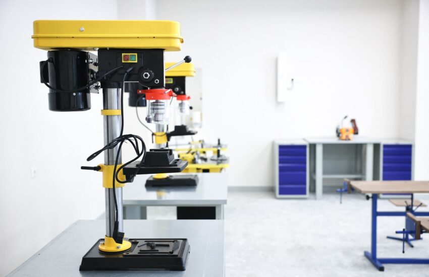 Сергей Кравцов: Новейшим оборудованием оснащены кабинеты ОБЗР и труда в 23 297 школах страны