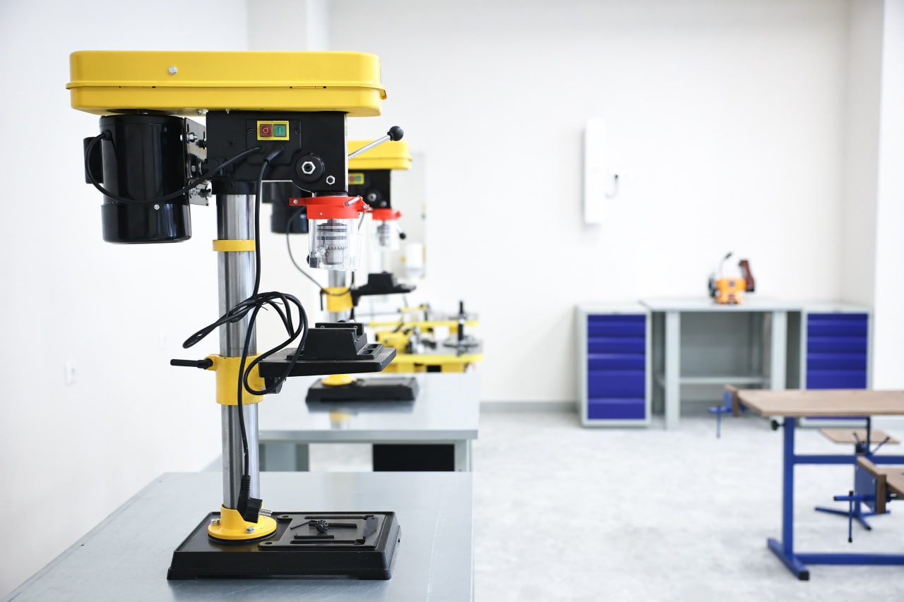 Сергей Кравцов: Новейшим оборудованием оснащены кабинеты ОБЗР и труда в 23 297 школах страны