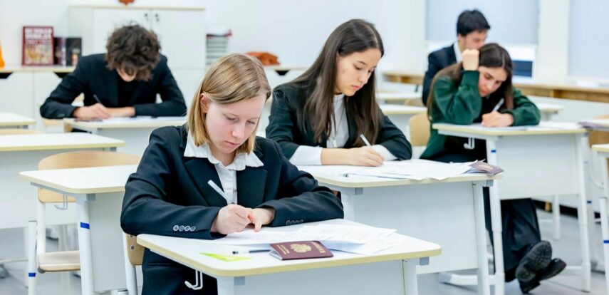 В столице прошли контрольные работы в форме ЕГЭ для одиннадцатиклассников