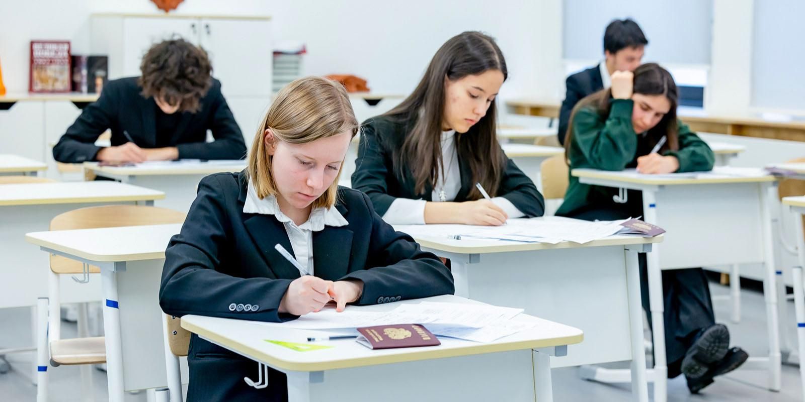 В столице прошли контрольные работы в форме ЕГЭ для одиннадцатиклассников