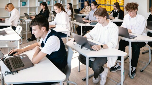 Видеоуроки, тесты и виртуальные лаборатории: назван самый популярный контент в библиотеке «МЭШ» в 2025 году