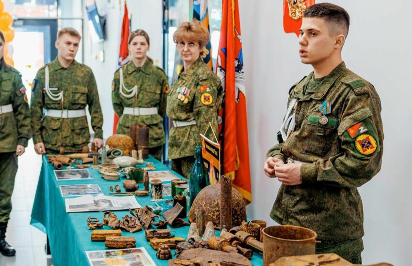 Как школьные музеи Москвы сохраняют память о героях ВОВ и СВО