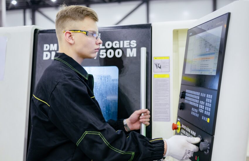 Сергей Кравцов: Согласно кадровому прогнозу, 65% замещающей кадровой потребности рынка труда – это специалисты с СПО