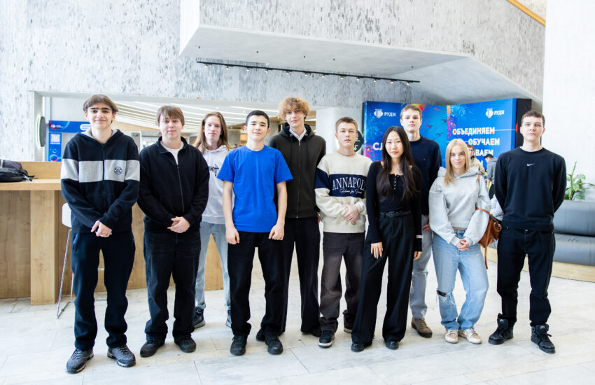 Московские школьники прошли посвящение в будущие специалисты в вузах