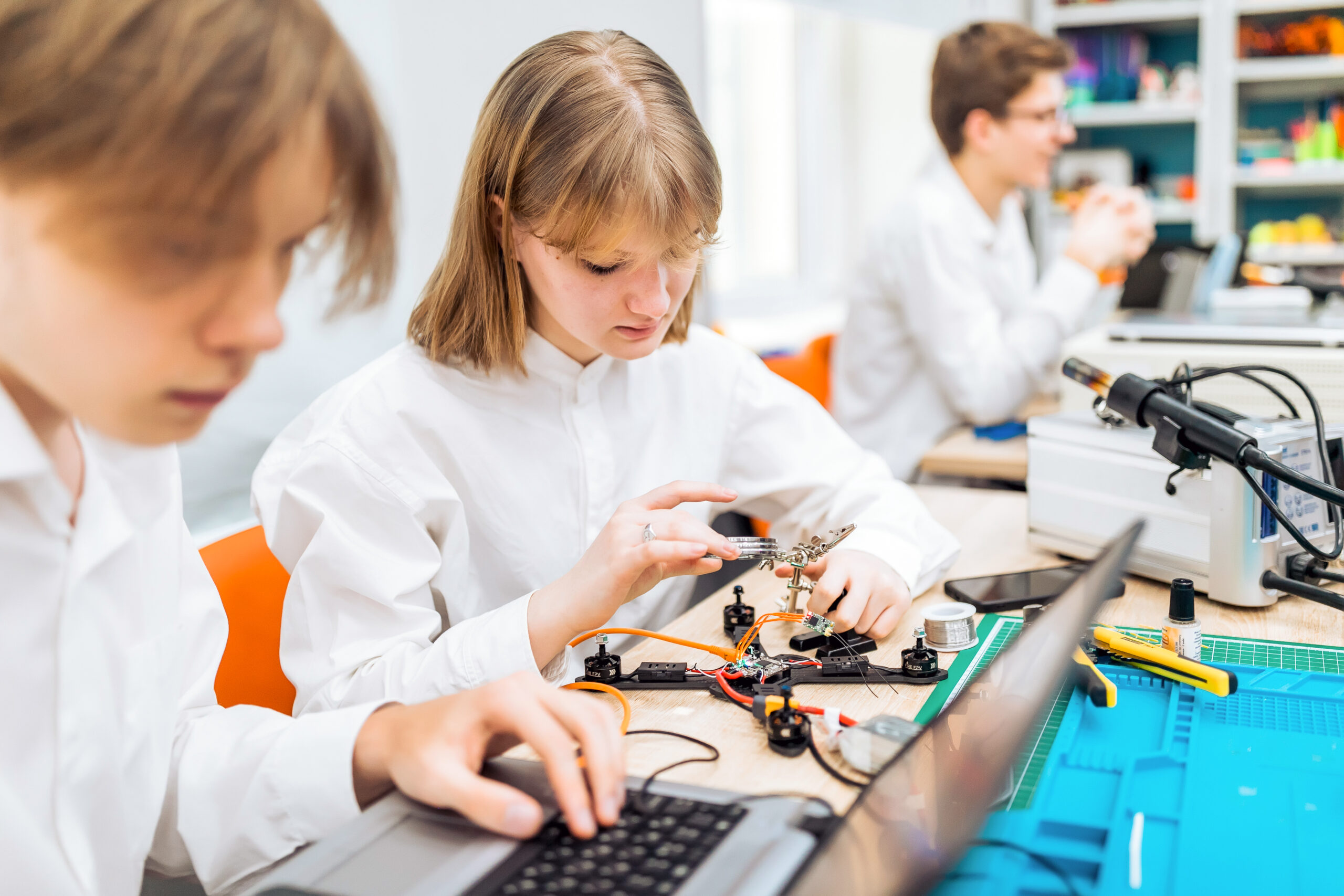 От чертежа до полета: чему учат в авиастроительных классах столичных школ