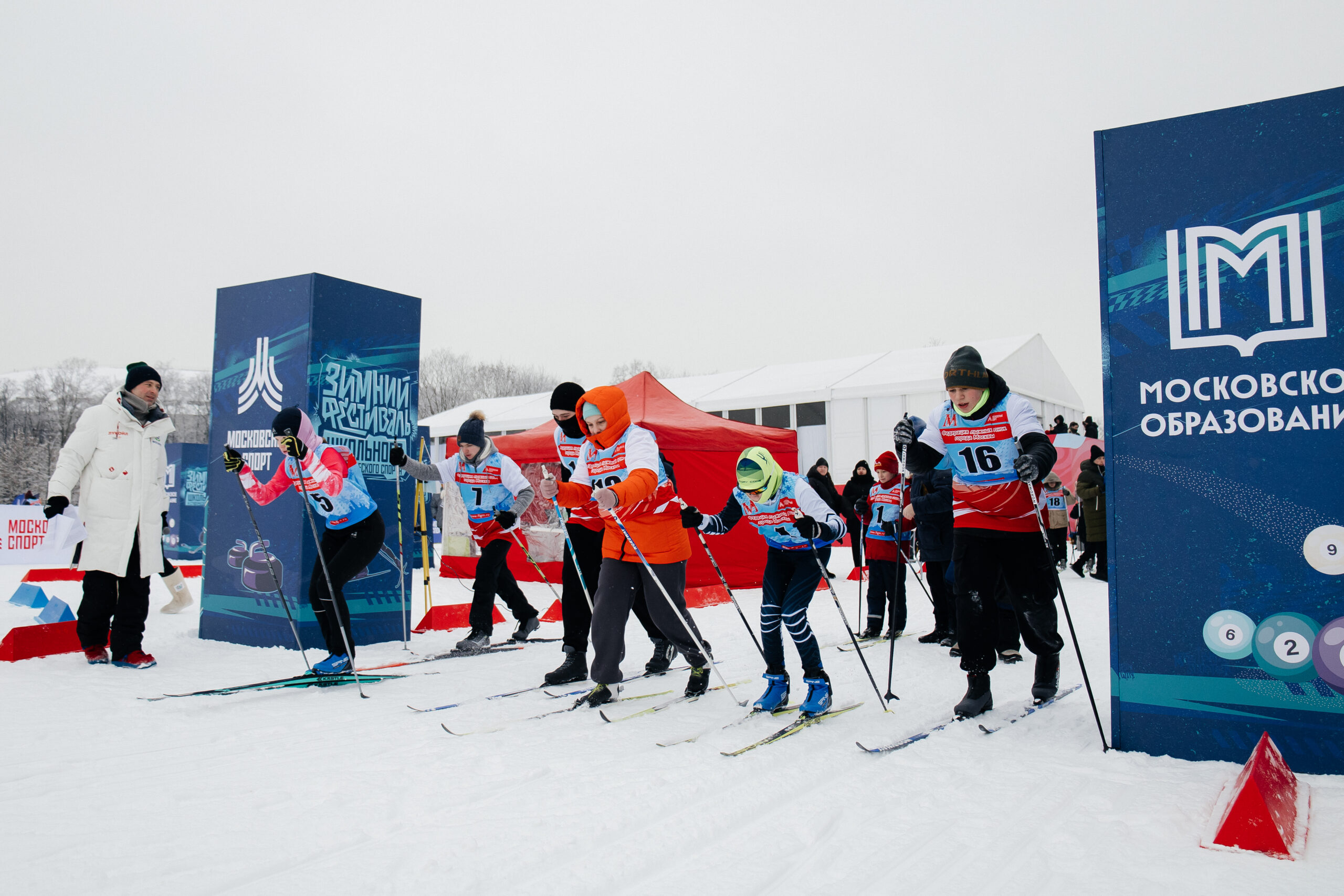 Футбол в валенках и снежный дартс: как прошел зимний фестиваль школьного и студенческого спорта