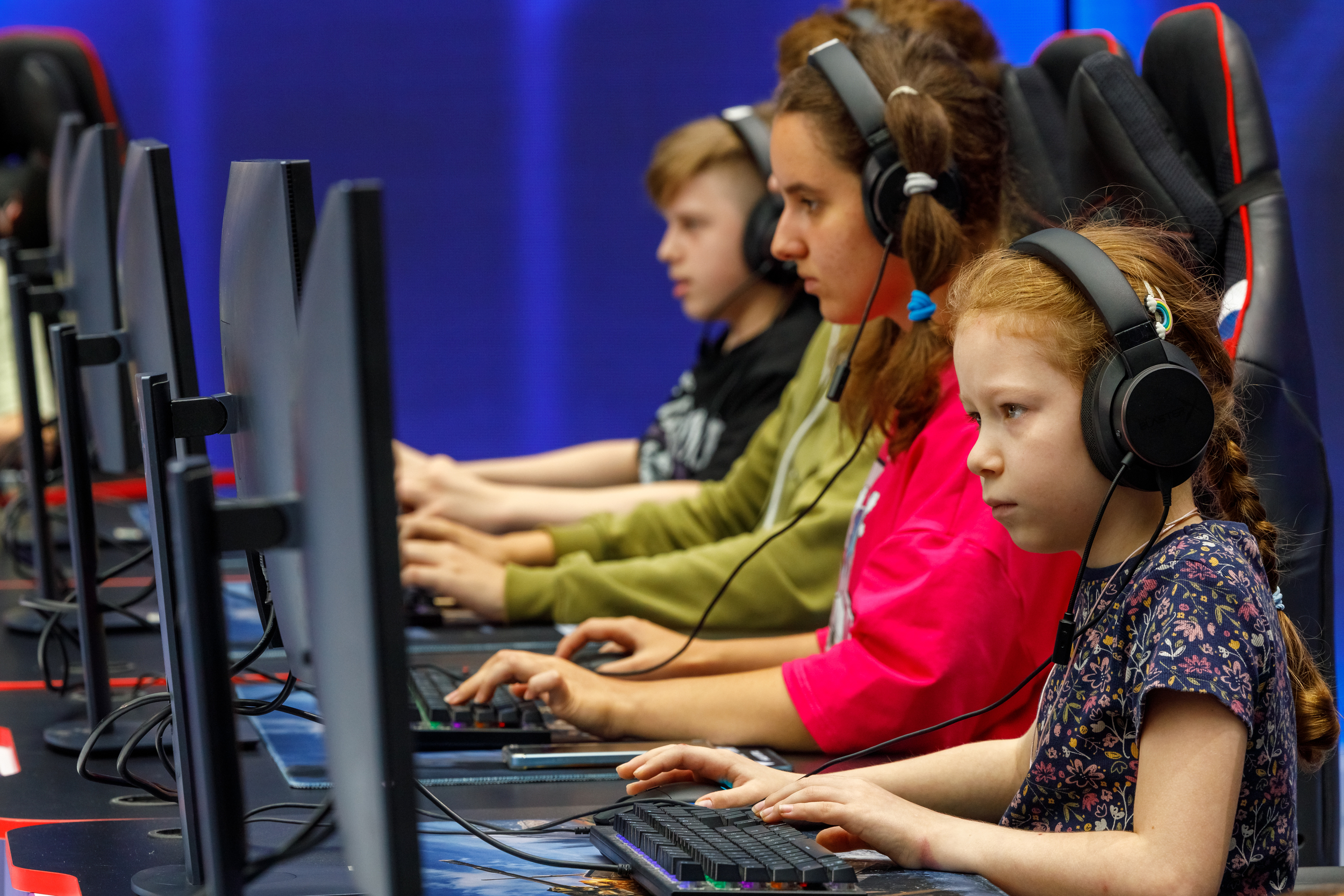 Начались соревнования по фиджитал-спорту для юных москвичей