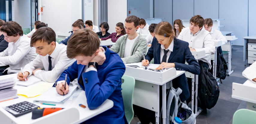 Информатика, биология, физика стали самыми популярными предметами для сдачи ЕГЭ в столице
